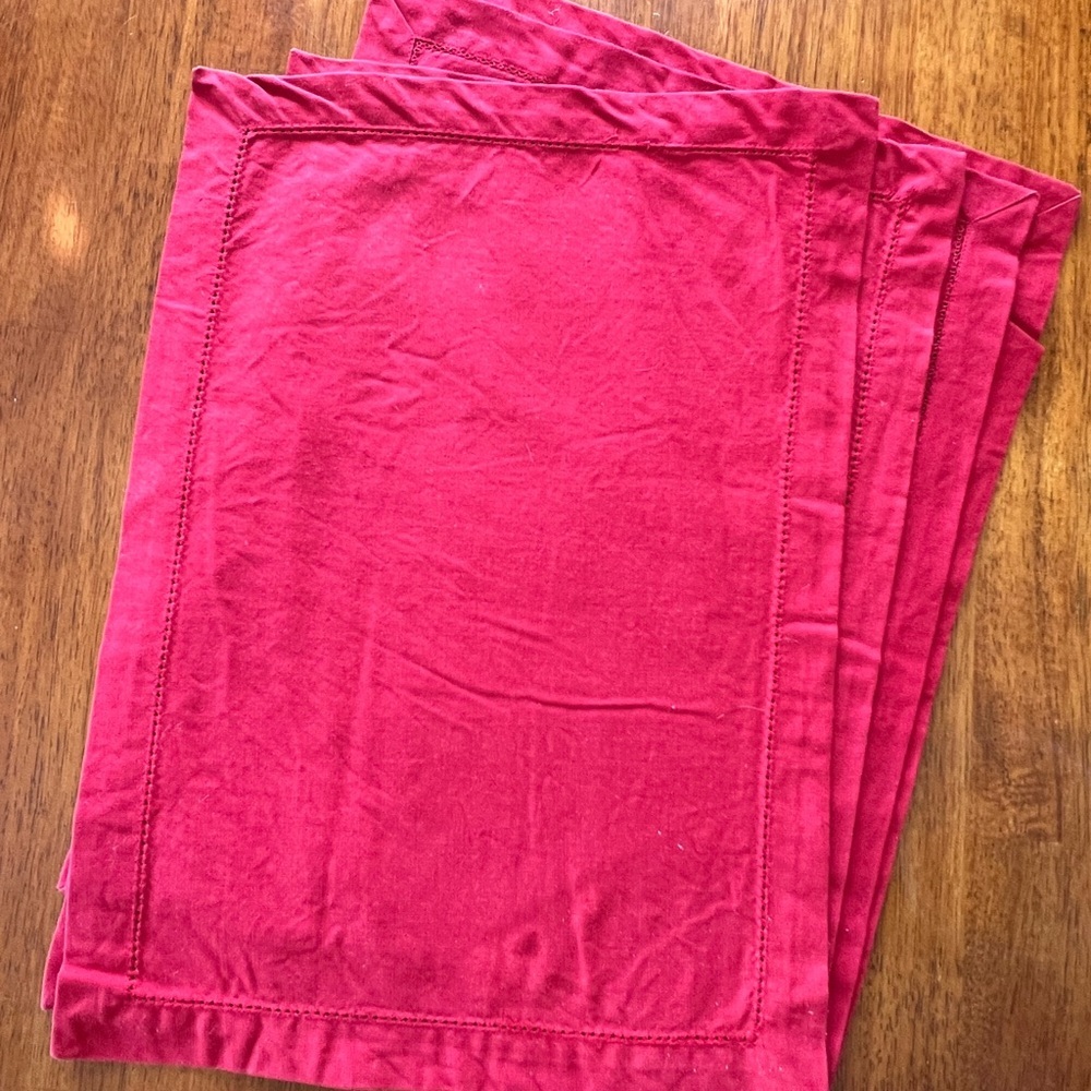 Red Cloth Placemat Set​